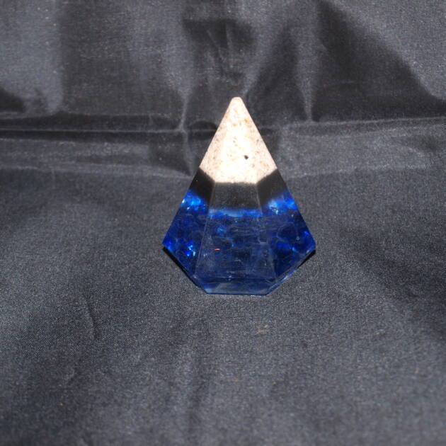 Pyramide met as van huisdier